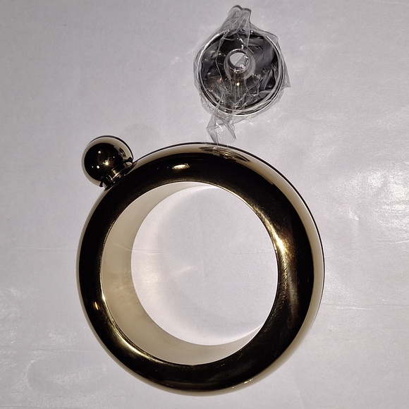 🍷Godinger Bracelet Flask in gold - Picture 1 of 8